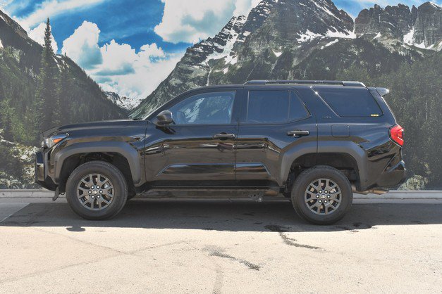 Certified 2025 Toyota 4Runner SR5 AWD/4WD image 7