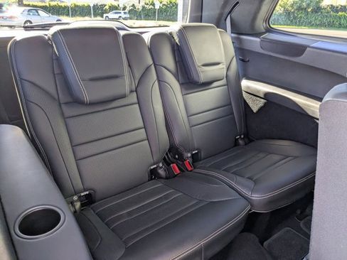 Used 2016 Mercedes-Benz GL 63 AMG 4MATIC image 25