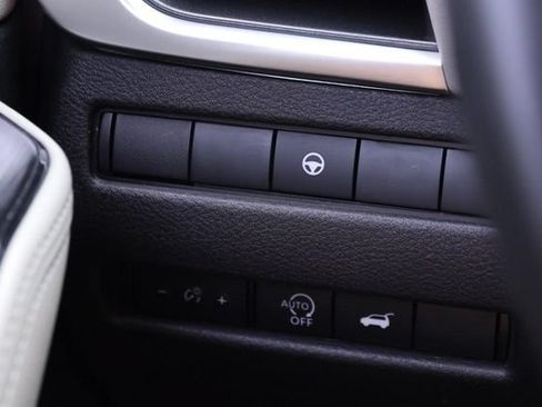 Used 2025 Nissan Rogue SV AWD/4WD image 21