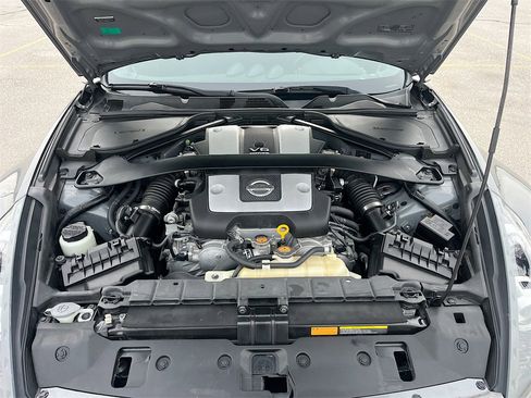 Used 2020 Nissan 370Z w/ Sport Package image 26