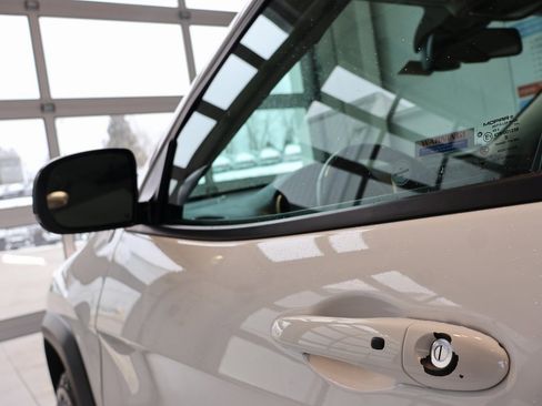 Used 2018 Jeep Cherokee Trailhawk w/ Comfort/Convenience Group image 10