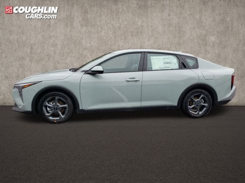 New 2025 Kia K4 LXS image 4