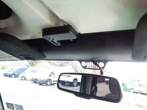 Certified 2017 Jeep Wrangler Unlimited Rubicon w/ Connectivity Group image 20