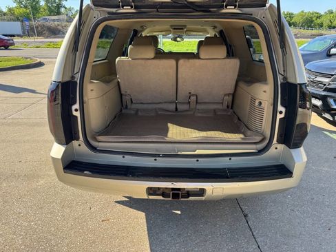 Used 2013 Chevrolet Suburban LS RWD image 15