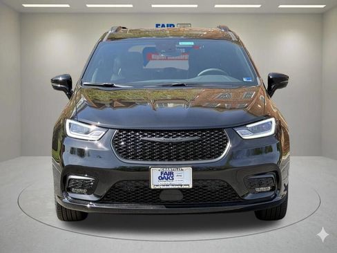 New 2026 Chrysler Pacifica Limited w/ S Appearance Package FWD image 3