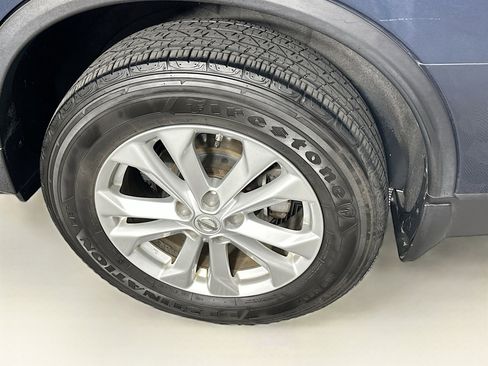 Used 2015 Nissan Rogue SV AWD/4WD image 11