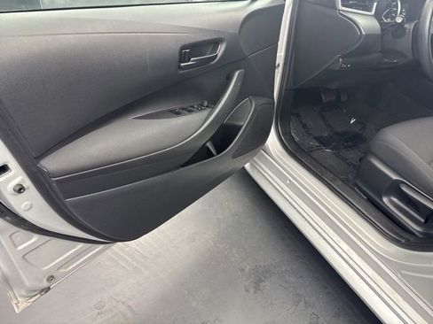 Used 2022 Toyota Corolla LE image 31