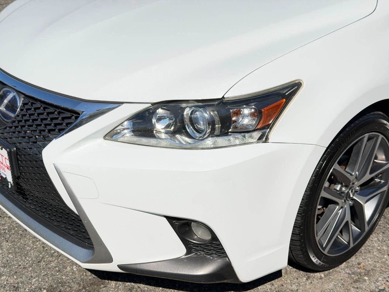 Used 2015 Lexus CT 200h w/ Navigation Package FWD image 9