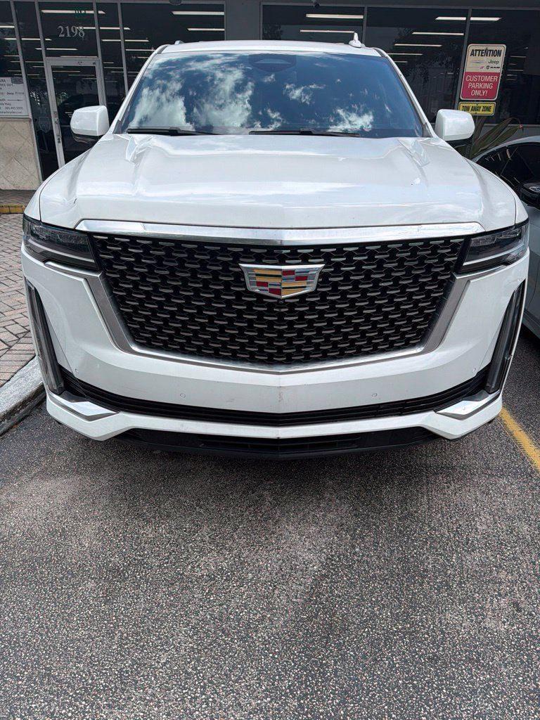 Used 2022 Cadillac Escalade Luxury AWD/4WD image 2