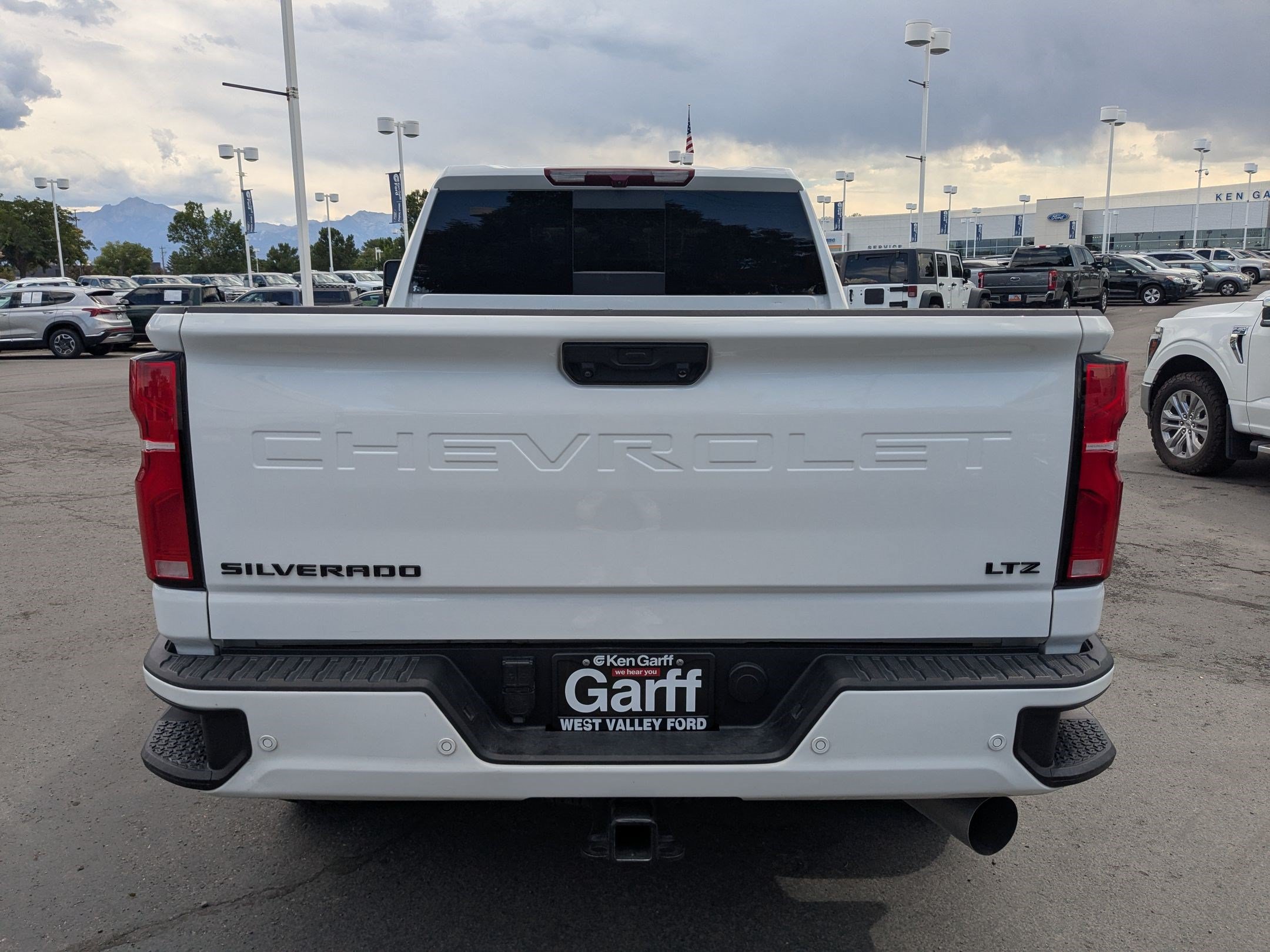 Used 2024 Chevrolet Silverado 3500 LTZ w/ LTZ Plus Package AWD/4WD image 5
