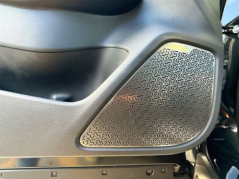 New 2025 Mitsubishi Outlander SE image 19