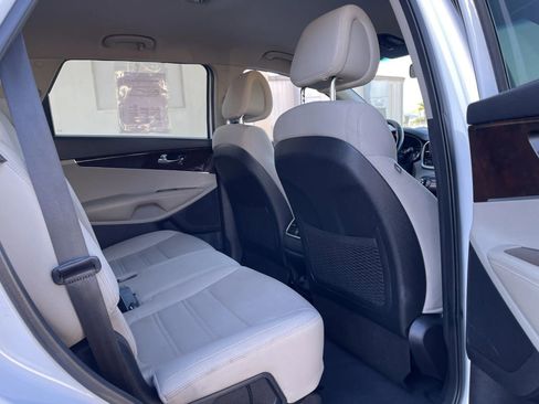 Used 2016 Kia Sorento LX w/ LX Convenience Package image 21