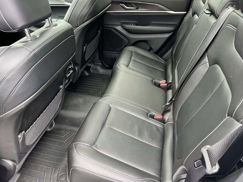 Used 2023 Jeep Grand Cherokee Limited AWD/4WD image 18