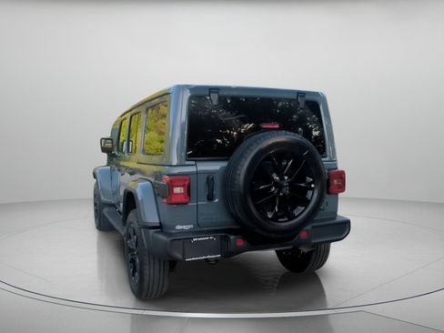 Used 2025 Jeep Wrangler Unlimited Sahara AWD/4WD image 22