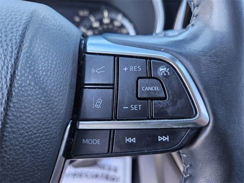 Used 2021 Toyota Highlander XLE image 27