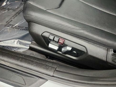 Used 2017 BMW 320i Sedan image 12
