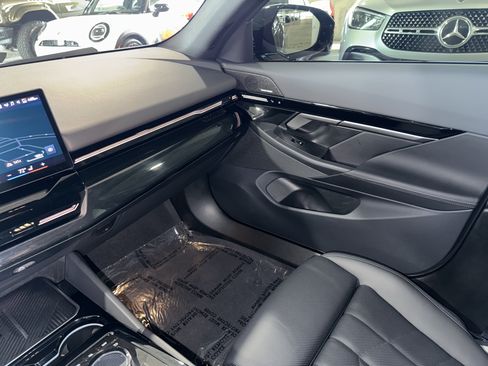 Used 2025 BMW 530i w/ M Sport Package RWD image 30