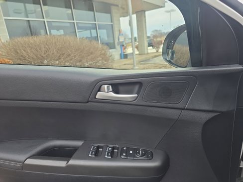 Used 2020 Kia Sportage LX image 16