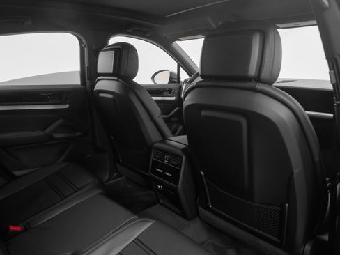Certified 2025 Porsche Cayenne Coupe image 23