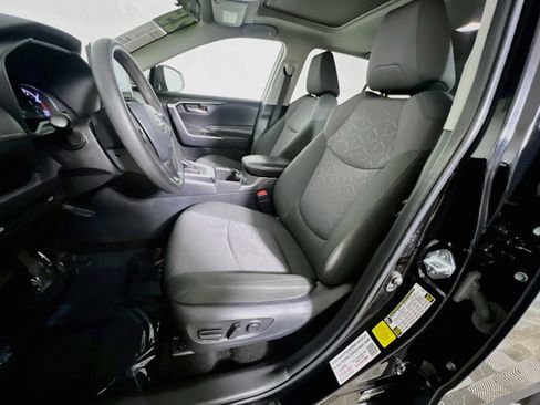 Used 2025 Toyota RAV4 XLE w/ Convenience Package FWD image 15