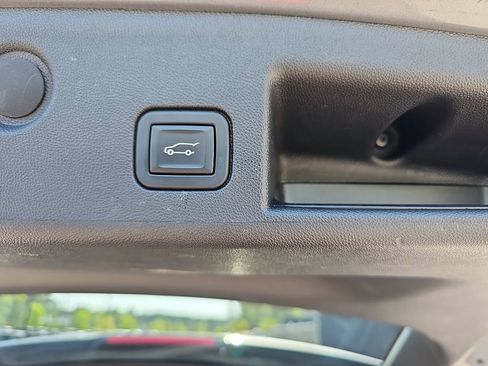 Used 2023 Chevrolet Equinox LT FWD image 18