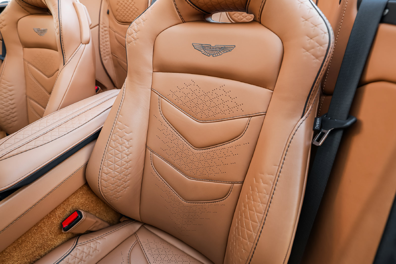Used 2022 Aston Martin DBS Superleggera Volante RWD image 28