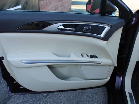 Used 2013 Lincoln MKZ image 21