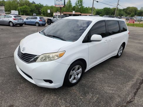 Used 2013 Toyota Sienna LE FWD image 4