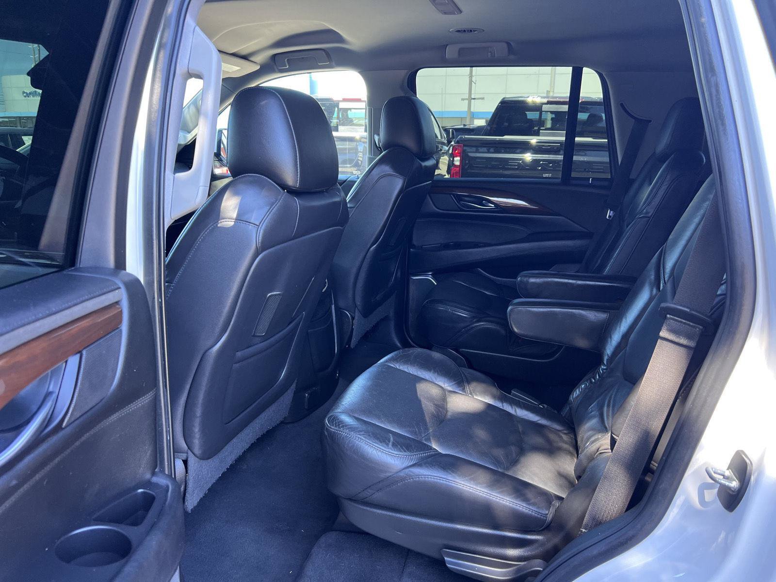 Used 2020 Cadillac Escalade 2WD image 19