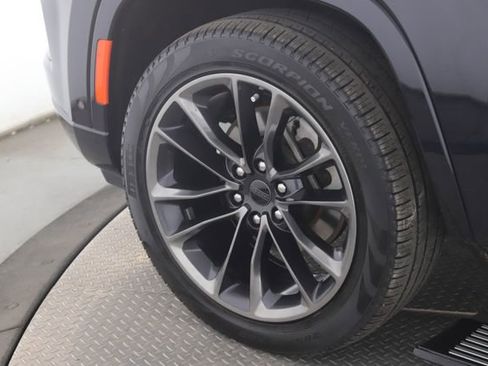 Used 2025 Jeep Grand Wagoneer Series II Obsidian w/ Quick Order Packagew 28T image 12