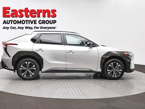 Used 2023 Toyota bZ4X XLE w/ Weather Package image 4