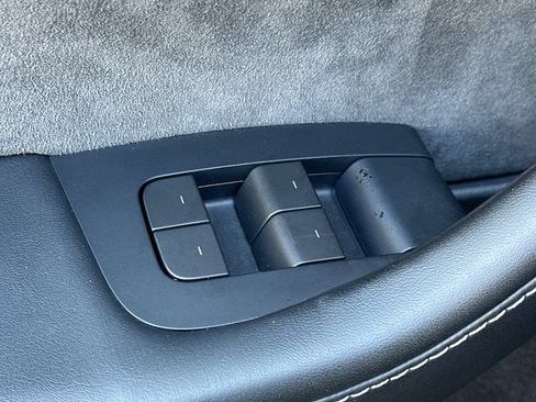 Used 2023 Tesla Model Y Long Range AWD/4WD image 12