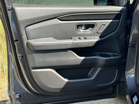 Used 2025 Honda Pilot Black Edition image 19