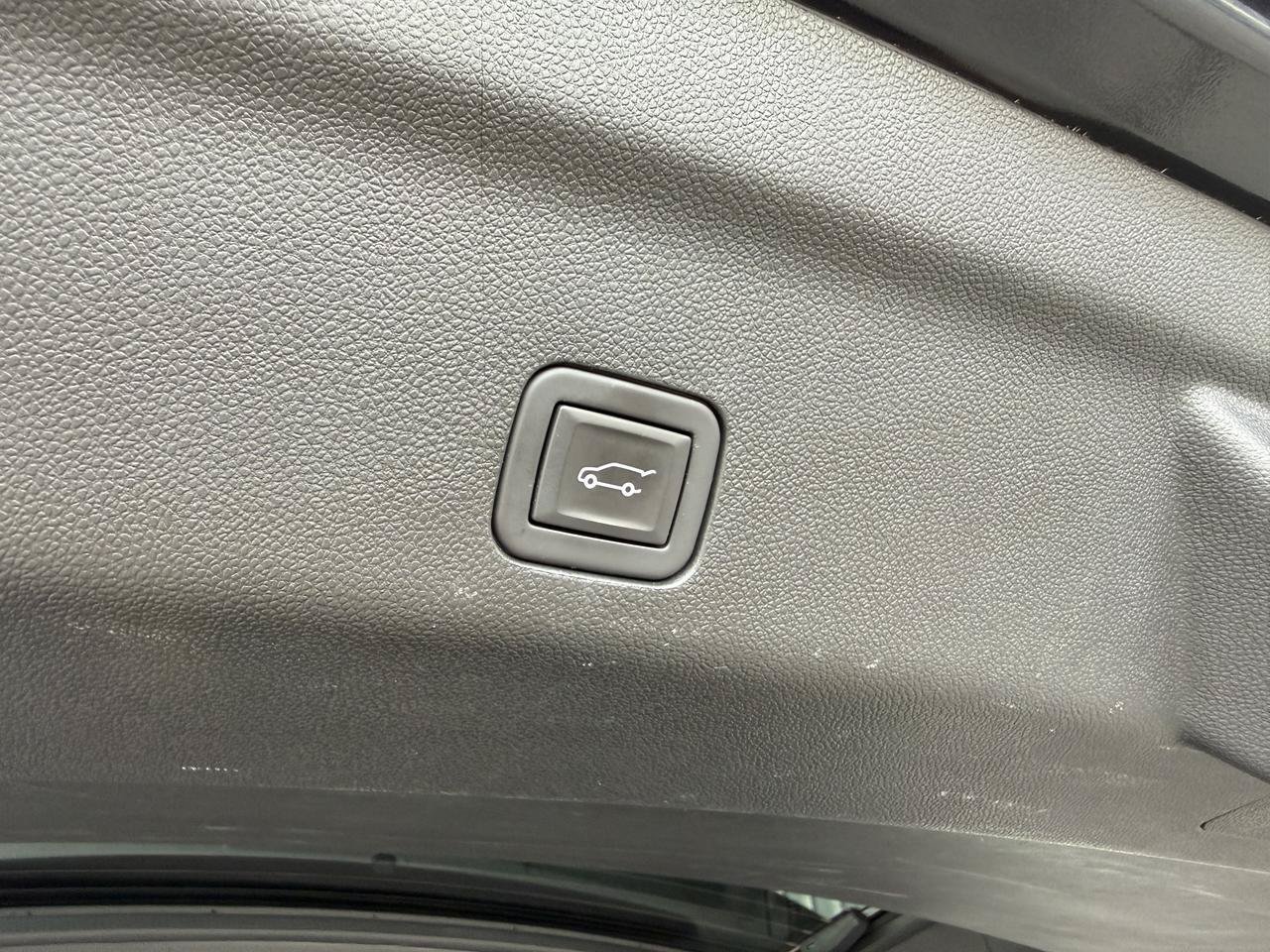 Used 2024 GMC Yukon Denali w/ Advanced Technology Package AWD/4WD image 54