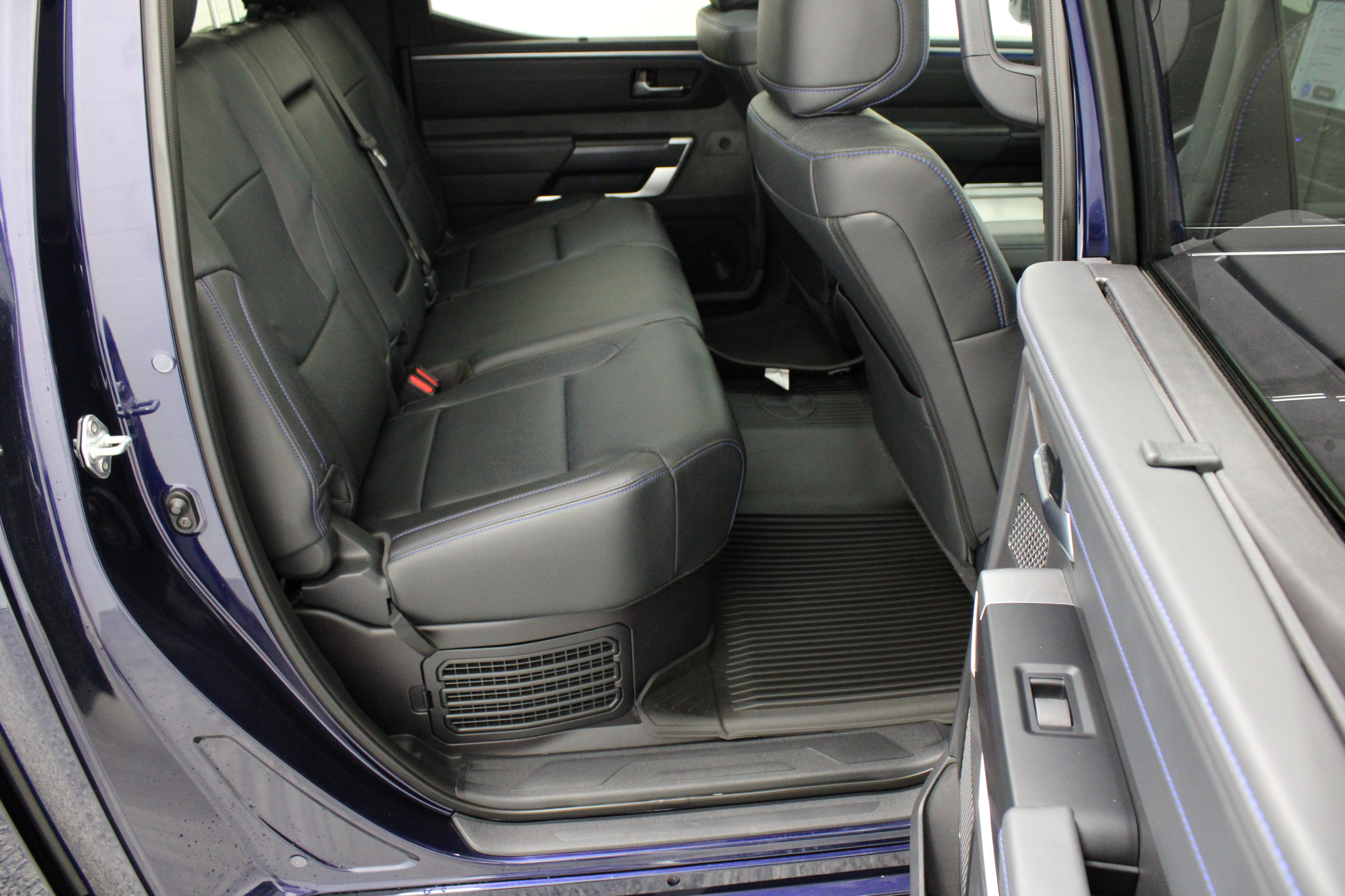 Used 2023 Toyota Tundra Platinum w/ Advanced Package AWD/4WD image 39