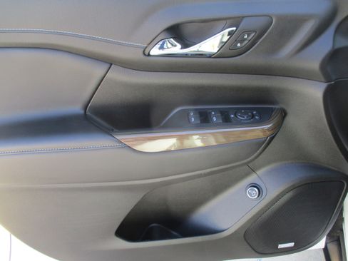 Used 2023 GMC Acadia SLE w/ Driver Convenience Package image 31