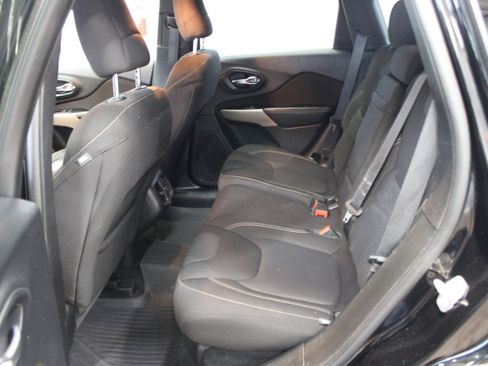 Used 2017 Jeep Cherokee Latitude image 12