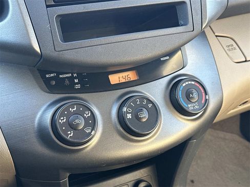 Used 2011 Toyota RAV4 4WD image 27