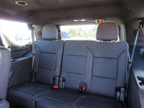 Used 2021 GMC Yukon SLT w/ SLT Luxury Package image 30