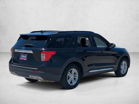 Used 2023 Ford Explorer XLT w/ Equipment Group 202A RWD image 5