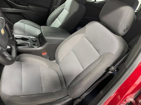 Used 2023 Chevrolet Traverse LT image 12