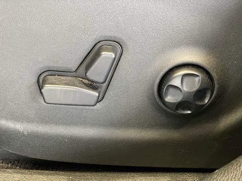 Used 2019 Jeep Cherokee Limited image 15