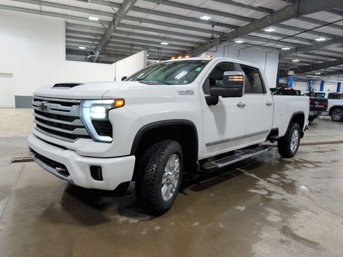 Used 2024 Chevrolet Silverado 2500 High Country w/ Technology Package image 6
