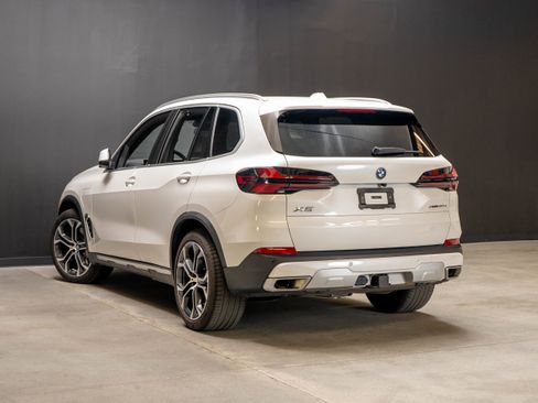 Used 2025 BMW X5 xDrive50e AWD/4WD image 3