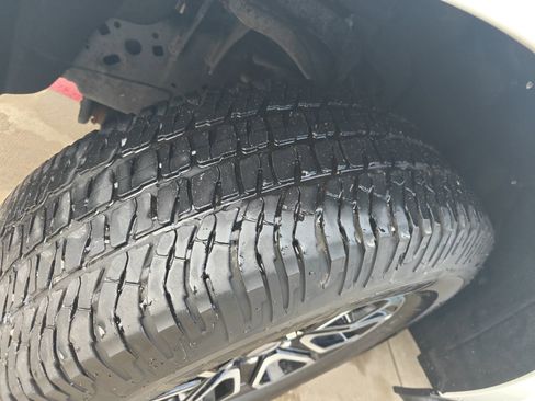 Used 2024 Ford Expedition Max XLT image 28