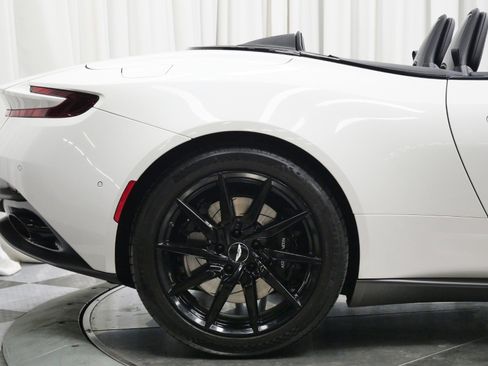 Used 2019 Aston Martin DB11 Volante image 41