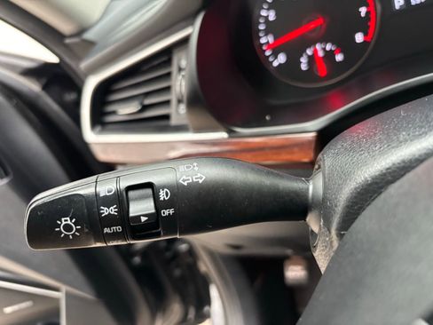 Used 2017 Kia Cadenza Premium w/ Luxury Package image 20