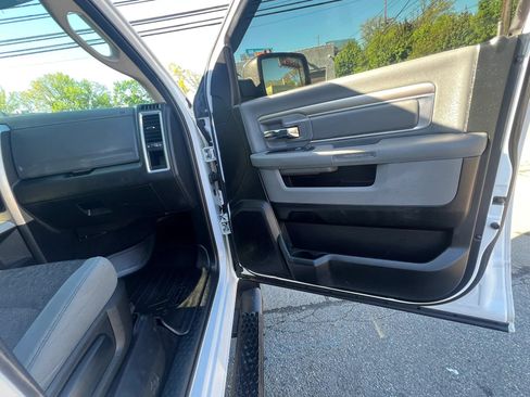 Used 2018 RAM 1500 SLT AWD/4WD image 30