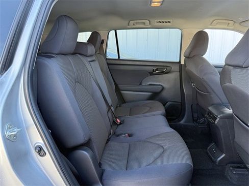 Used 2024 Toyota Highlander LE image 30