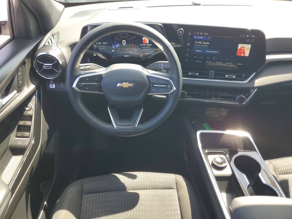 Used 2026 Chevrolet Equinox LT w/ Safety and Technology Package FWD image 11